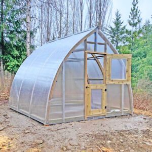 Beautiful-Family-Size-Polycarbonate-Greenhouse